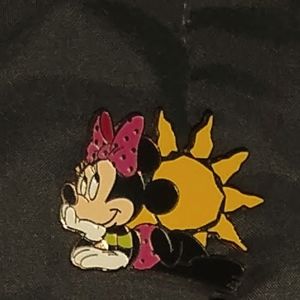 Minnie with sun Disney pin